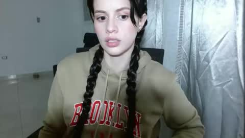 Snapshot of candacesxhot chatting on September 22, 5:09 am cumorsmooke online show from September 22, 5:09 am