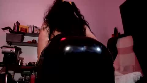 Snapshot of cande666 chatting on April 12, 7:02 am Candelaria online show from April 12, 7:02 am
