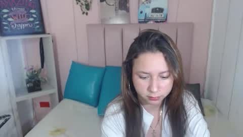 Snapshot of candela_dubout chatting on October 10, 11:20 am candela_dubout online show from October 10, 11:20 am