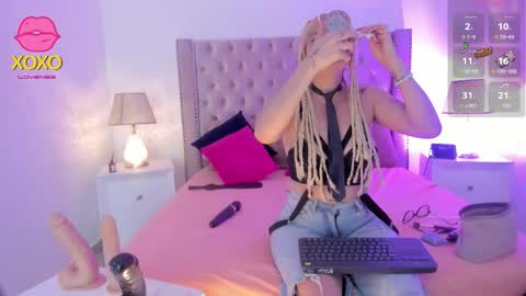 Snapshot of candiegilson__ chatting on November 28, 2:42 pm Candie online show from November 28, 2:42 pm