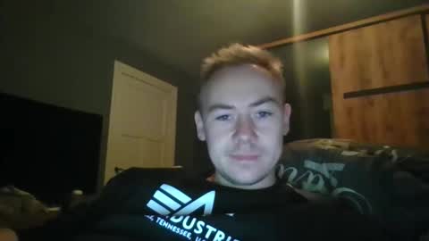 Snapshot of candy_boy_xoxo chatting on November 30, 4:11 pm candy_boy_xoxo online show from November 30, 4:11 pm