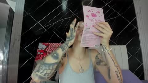 Snapshot of candy_leila3 chatting on November 19, 2:22 am Leila online show from November 19, 2:22 am