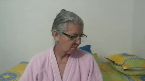 Snapshot of candy_mature_ chatting on January 22, 11:43 pm candy online show from January 22, 11:43 pm