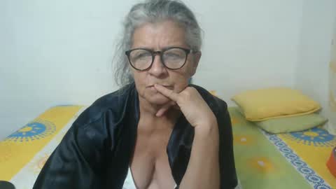 Snapshot of candy_mature_ chatting on February 4, 9:28 am candy online show from February 4, 9:28 am