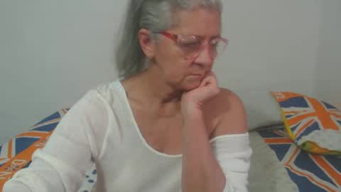 Snapshot of candy_mature_ chatting on February 24, 9:52 pm candy online show from February 24, 9:52 pm