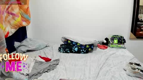 Snapshot of candy_val chatting on May 23, 7:24 am candy_val online show from May 23, 7:24 am