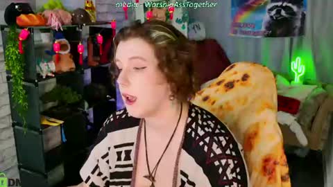 Snapshot of candy_yeahh chatting on July 14, 2:05 am Mary online show from July 14, 2:05 am