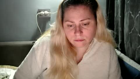 Laura online show from October 9, 3:43 pm