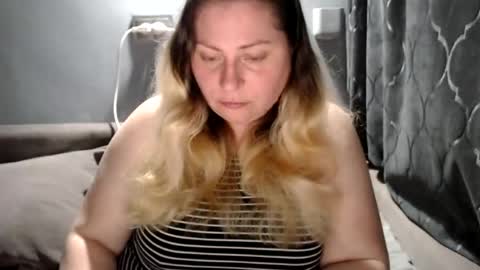Laura online show from June 11, 9:57 pm