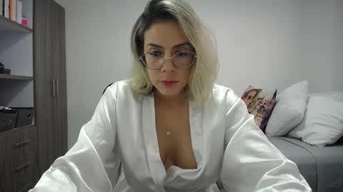 Candy Dowson online show from May 7, 8:58 pm