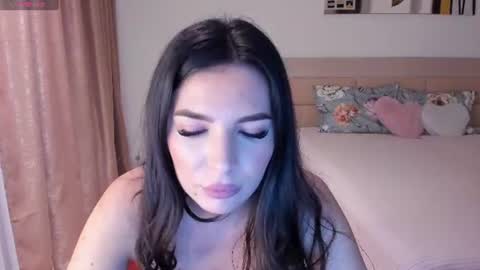 Ella online show from July 6, 8:33 pm