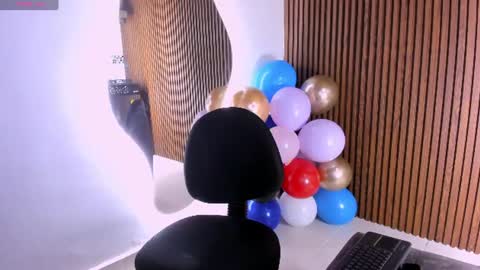 Snapshot of candyglow_ chatting on June 10, 6:40 pm candyglow_ online show from June 10, 6:40 pm