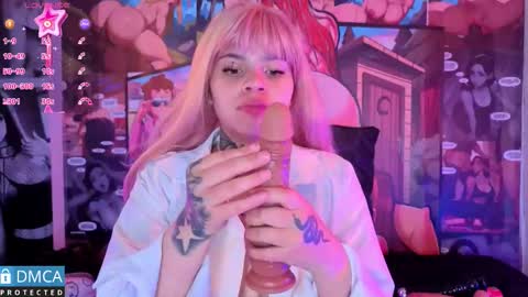 Snapshot of candykane06 chatting on November 20, 1:28 am Candy online show from November 20, 1:28 am