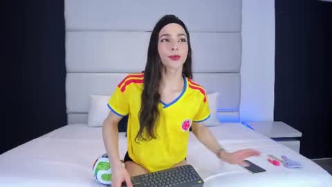 candyluxury_ online show from June 23, 12:25 pm