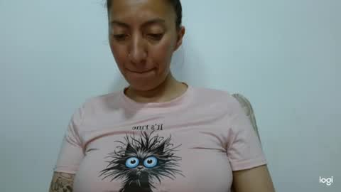 Snapshot of candymilfff chatting on June 25, 7:51 pm candymilfff online show from June 25, 7:51 pm