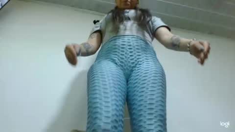 Snapshot of candymilfff chatting on June 30, 10:11 pm candymilfff online show from June 30, 10:11 pm