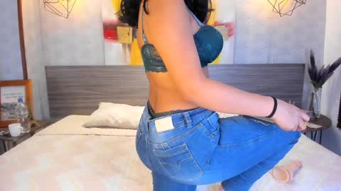 Snapshot of candys_victoria chatting on February 6, 5:03 am Candys Victoria online show from February 6, 5:03 am