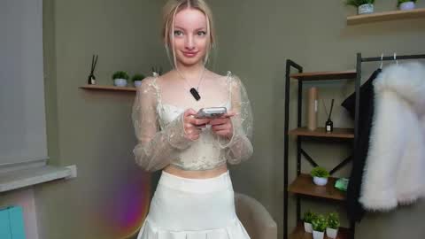 Kate online show from February 5, 5:06 pm