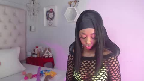 Snapshot of candyy_ebony chatting on November 27, 2:24 am Candy Ebony online show from November 27, 2:24 am