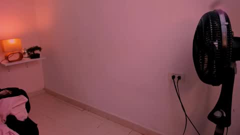 Snapshot of candyygirl_1 chatting on September 15, 2:00 am Candy online show from September 15, 2:00 am