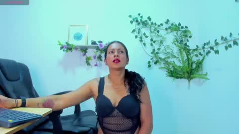 canelaa___ online show from October 22, 4:40 pm