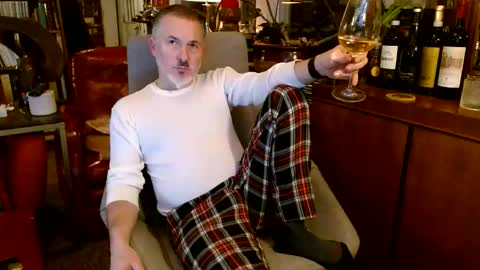 Snapshot of captian_rich chatting on December 20, 1:23 am captian_rich online show from December 20, 1:23 am