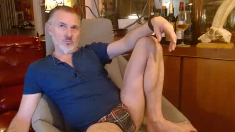 Snapshot of captian_rich chatting on January 7, 4:15 am captian_rich online show from January 7, 4:15 am