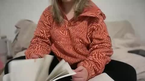 Snapshot of carabou11 chatting on February 23, 2:53 am Cara Bou online show from February 23, 2:53 am