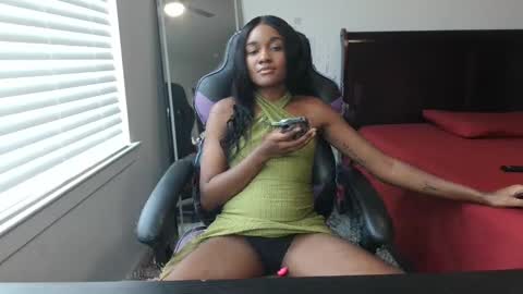 Snapshot of carameldoll1 chatting on February 22, 9:46 pm Krystal online show from February 22, 9:46 pm