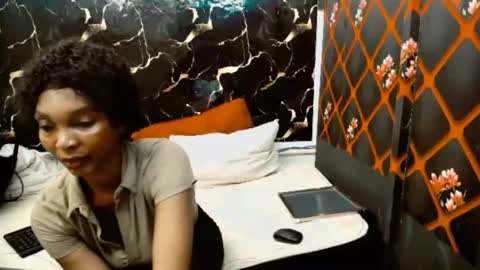 caramelminxx_ online show from July 14, 8:30 am