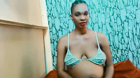 Snapshot of caramelminxxx1 chatting on February 9, 7:01 am caramelminxxx1 online show from February 9, 7:01 am