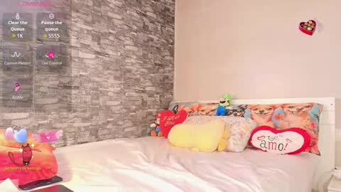 Snapshot of carameloo_06 chatting on October 25, 8:33 am carolina online show from October 25, 8:33 am