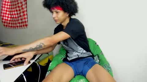 Snapshot of cardrey05 chatting on May 5, 7:44 pm Carlos and Cristian online show from May 5, 7:44 pm