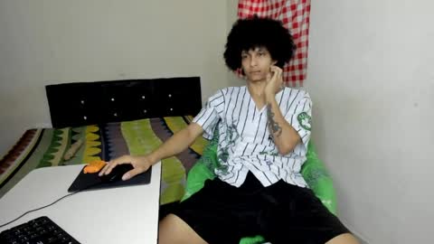 Snapshot of cardrey05 chatting on May 12, 9:34 pm Carlos and Cristian online show from May 12, 9:34 pm