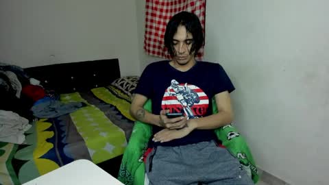 Snapshot of cardrey05 chatting on May 18, 9:53 pm Carlos and Cristian online show from May 18, 9:53 pm