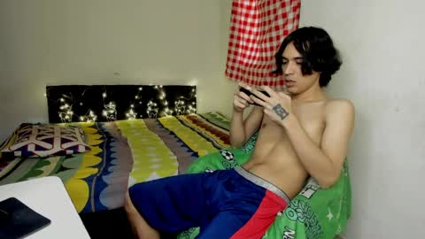 Snapshot of cardrey05 chatting on May 22, 6:46 pm Carlos and Cristian online show from May 22, 6:46 pm