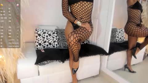 Snapshot of cardykambell chatting on November 23, 4:56 am cardykambell online show from November 23, 4:56 am