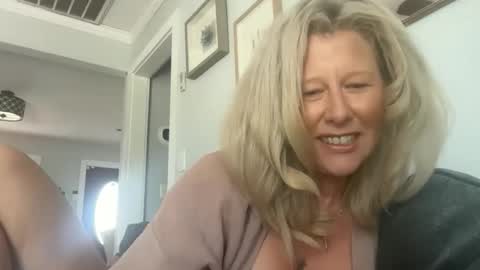 Snapshot of carebear5719 chatting on March 21, 5:27 pm carebear5719 online show from March 21, 5:27 pm