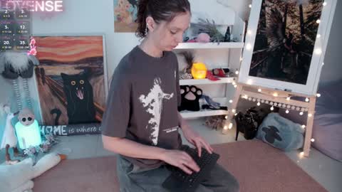 Snapshot of careful_i_bite chatting on February 1, 7:47 am NONA follow online show from February 1, 7:47 am