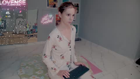 Snapshot of careful_i_bite chatting on September 10, 8:14 am NONA follow online show from September 10, 8:14 am