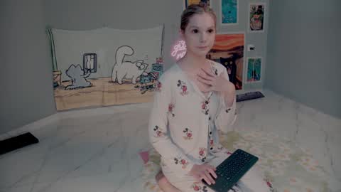 Snapshot of careful_i_bite chatting on September 15, 4:45 am NONA follow online show from September 15, 4:45 am