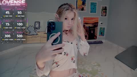 Snapshot of careful_i_bite chatting on September 24, 5:55 am NONA follow online show from September 24, 5:55 am