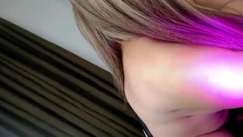 MELA WILLER online show from August 6, 10:22 pm
