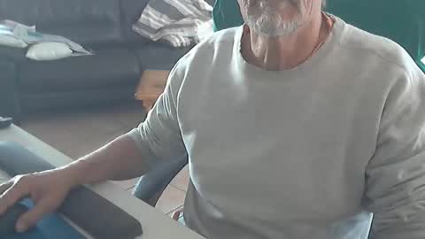 Snapshot of cargo69 chatting on October 12, 3:33 pm cargo69 online show from October 12, 3:33 pm