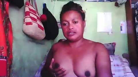 Snapshot of carinesexy69 chatting on December 20, 10:27 am carinesexy69 online show from December 20, 10:27 am