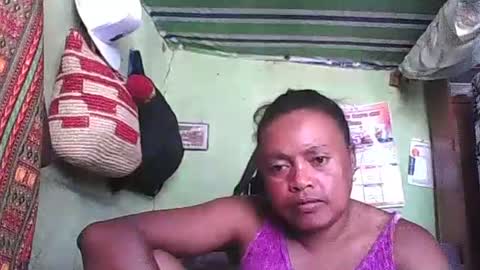 Snapshot of carinesexy69 chatting on January 18, 8:31 am carinesexy69 online show from January 18, 8:31 am