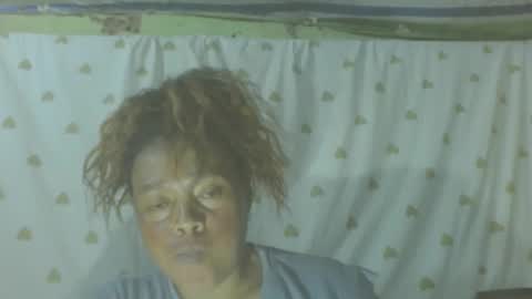 Snapshot of carinesexy69 chatting on November 13, 12:15 pm carinesexy69 online show from November 13, 12:15 pm