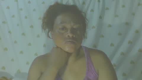 Snapshot of carinesexy69 chatting on November 17, 12:27 am carinesexy69 online show from November 17, 12:27 am