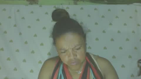 Snapshot of carinesexy69 chatting on June 6, 2:05 am carinesexy69 online show from June 6, 2:05 am