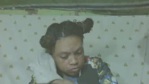 Snapshot of carinesexy69 chatting on July 2, 12:00 pm carinesexy69 online show from July 2, 12:00 pm